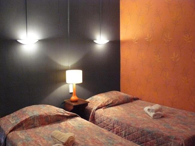 Hotel Du Commerce Semur-en-Auxois Room photo